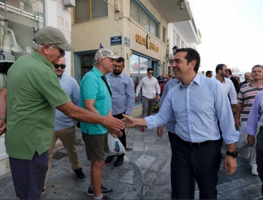 Με «προεκλογικό» αέρα ο Α.Τσίπρας στη Σύρο - Τι υποσχέθηκε